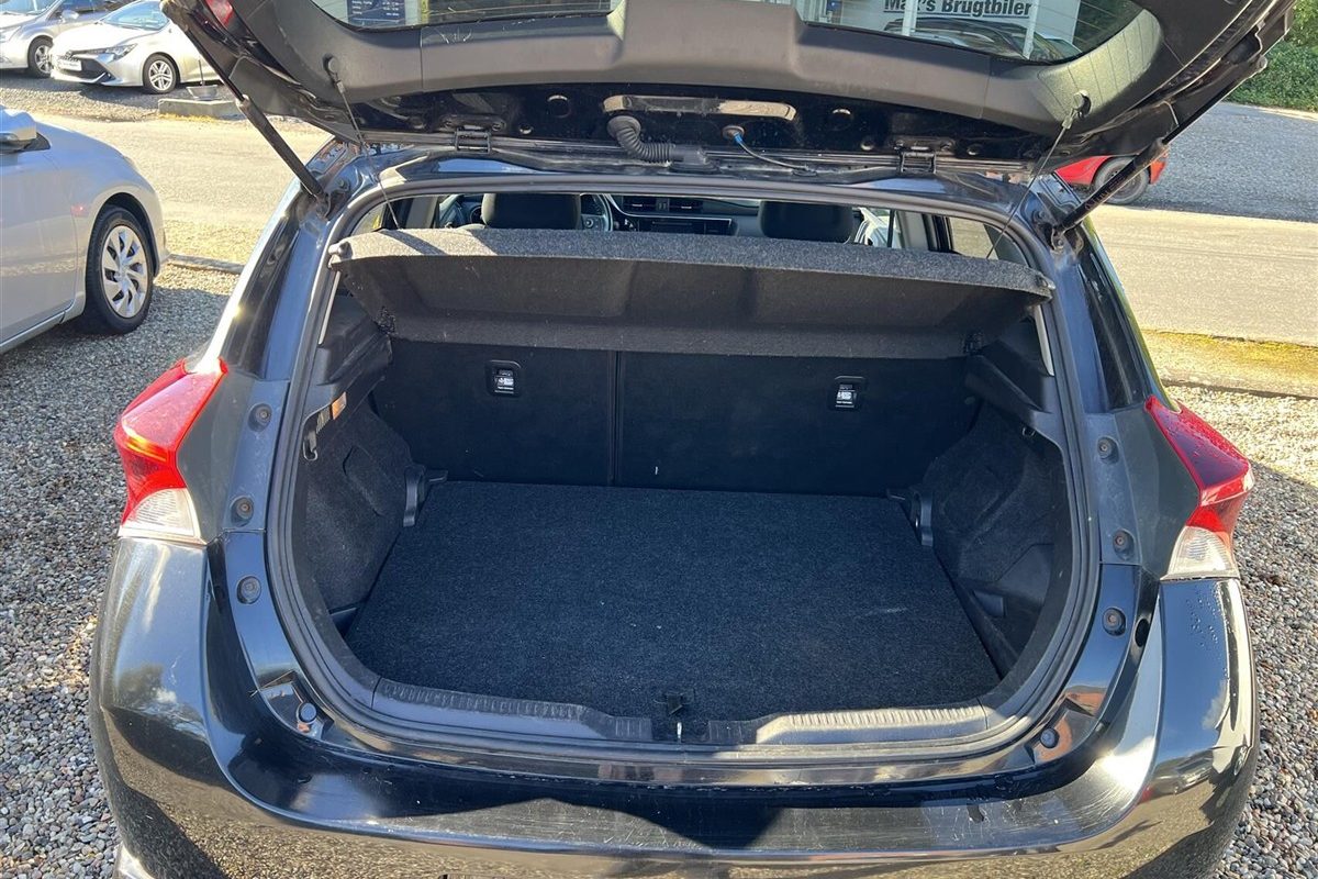 Toyota-Auris-2018-8
