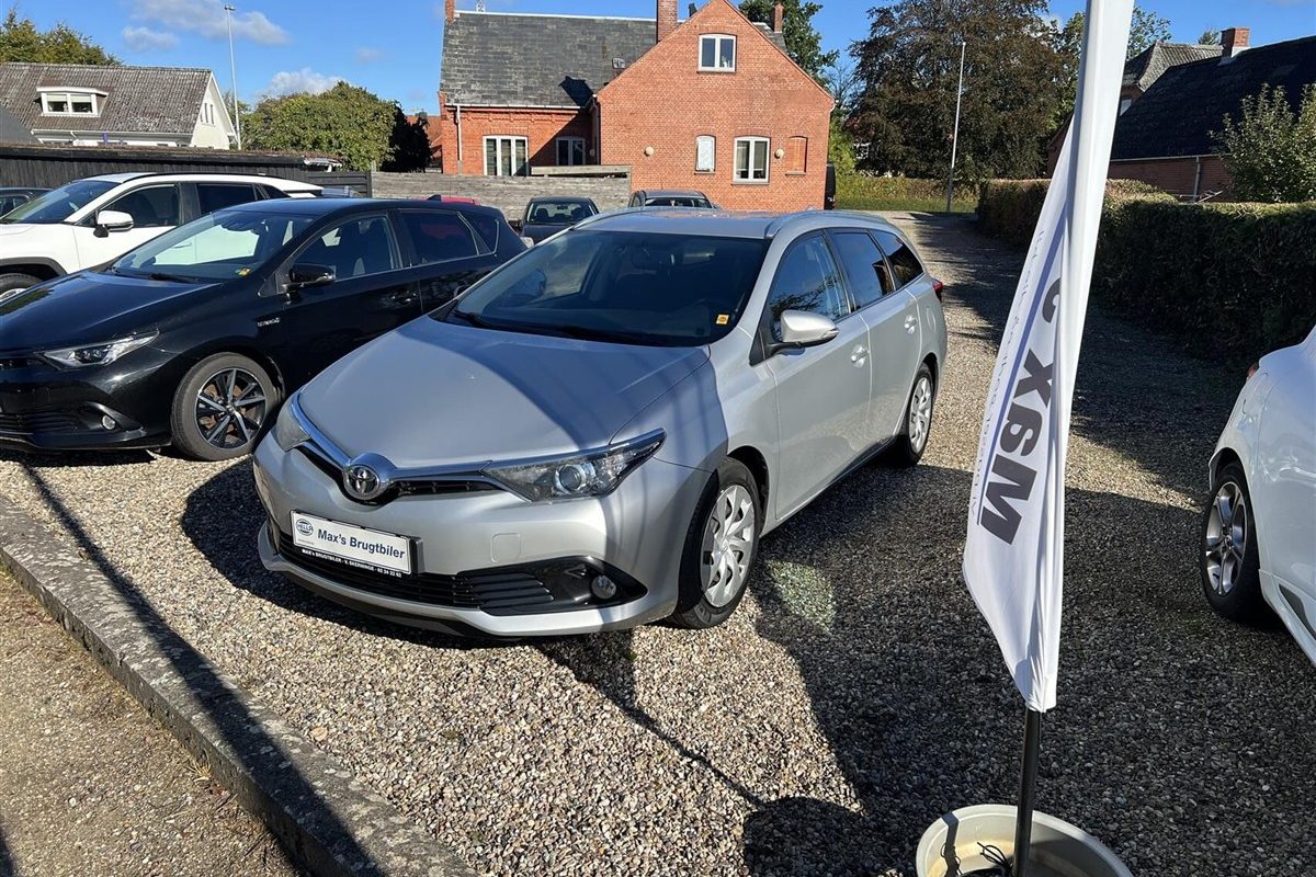 Toyota-Auris-2015-6