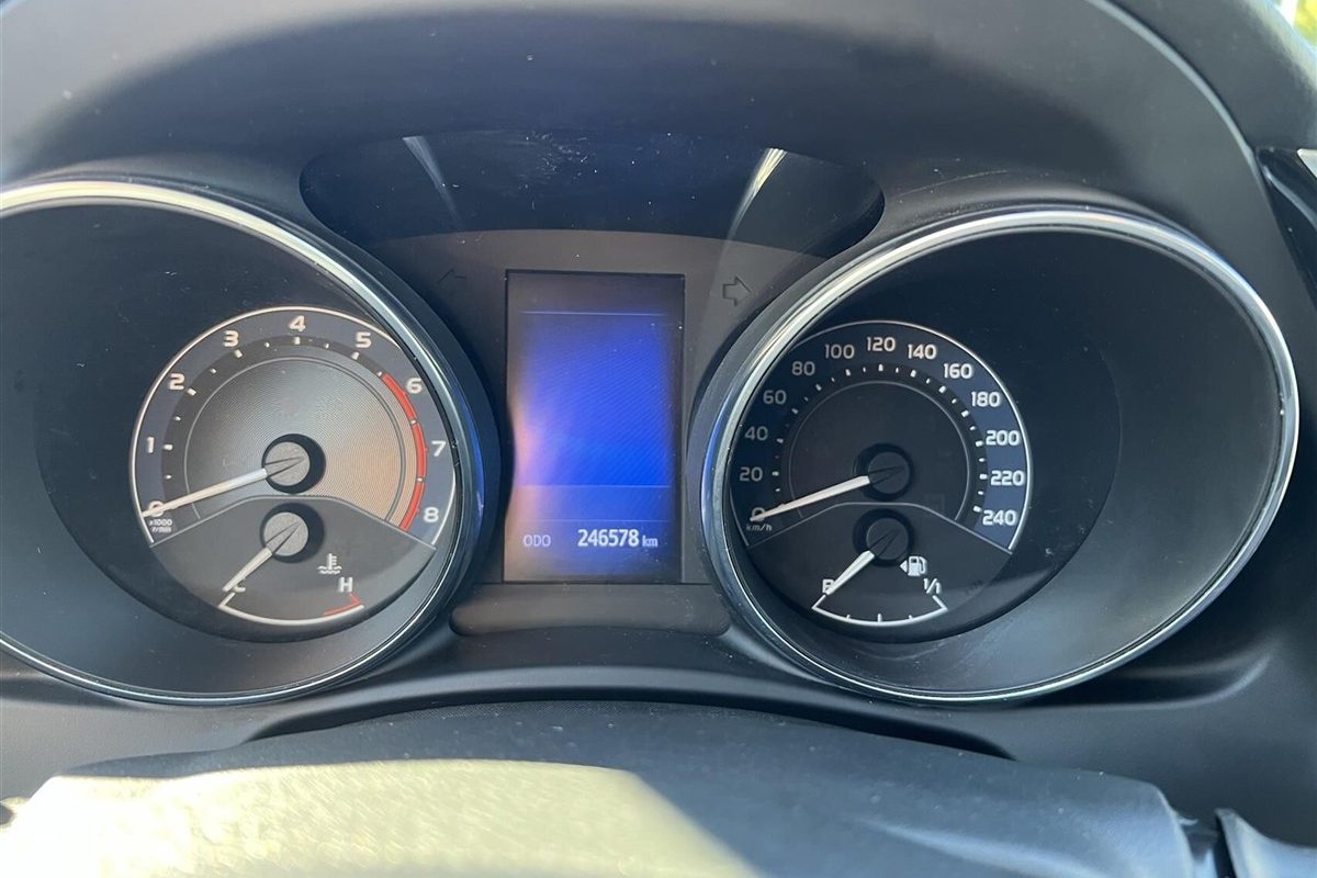 Toyota-Auris-2015-7