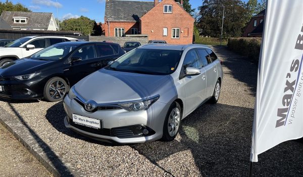Toyota-Auris-2015