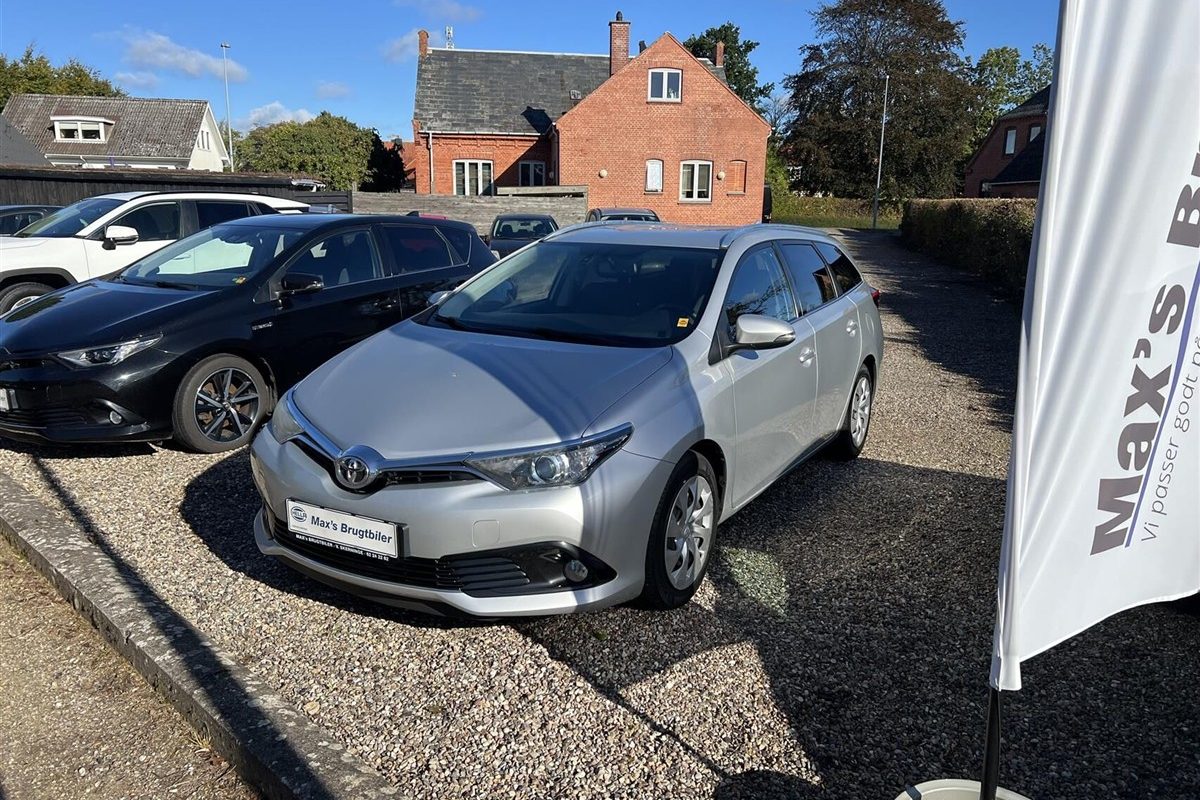 Toyota-Auris-2015